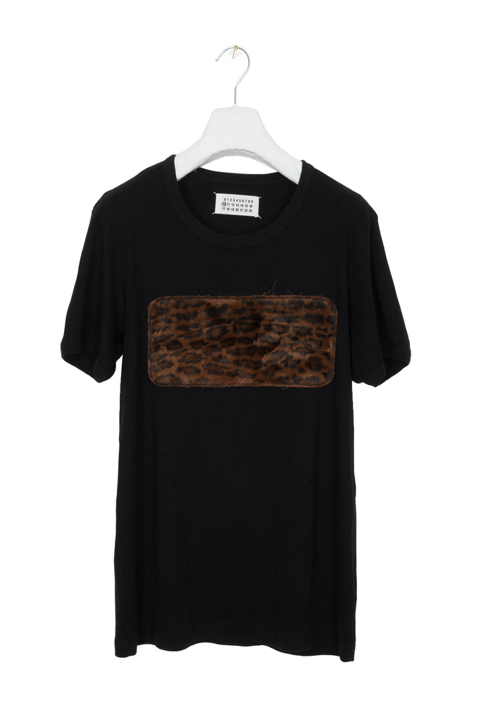2006 A/W T-SHIRT WITH FAUX FUR PATCH – Loupeon (GmbH in