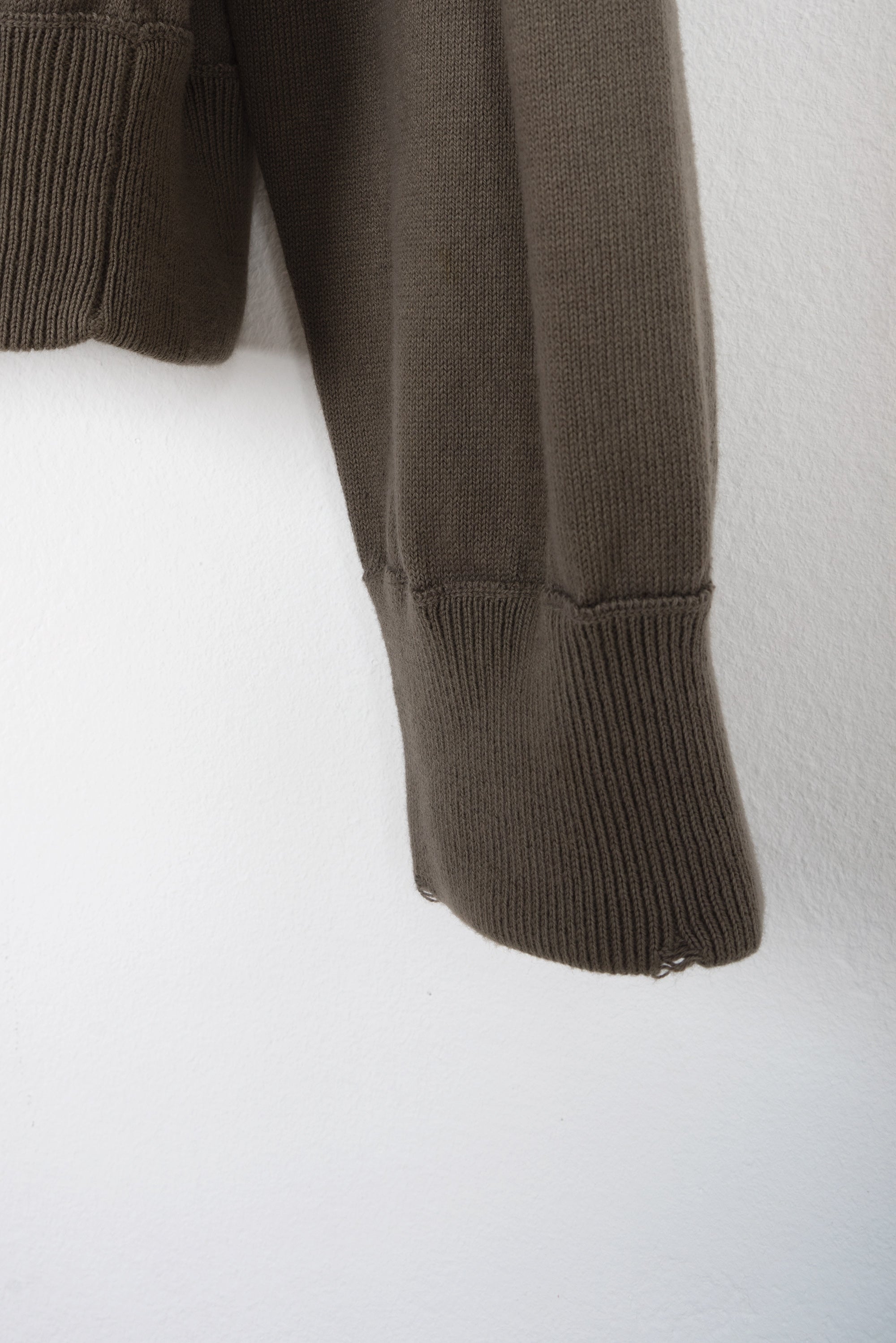 2005 S/S V-NECK SWEATER WITH ARTIFICIAL MOTH DAMAGE DETAIL