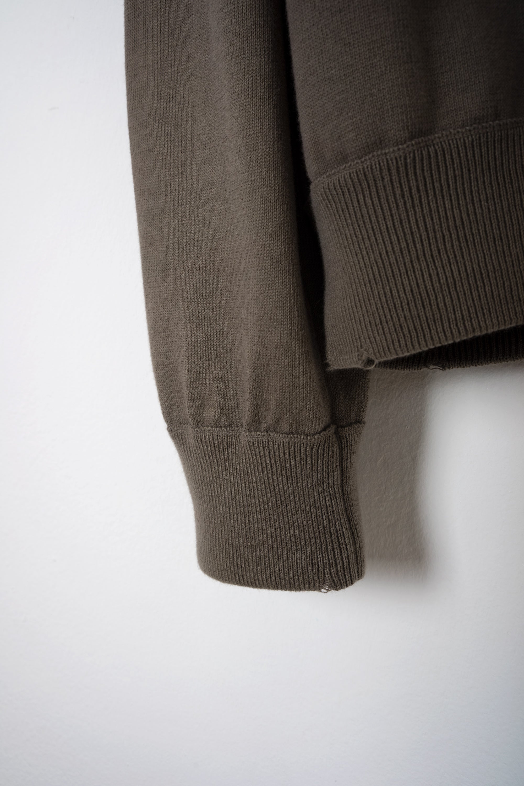 2005 S/S V-NECK SWEATER WITH ARTIFICIAL MOTH DAMAGE DETAIL