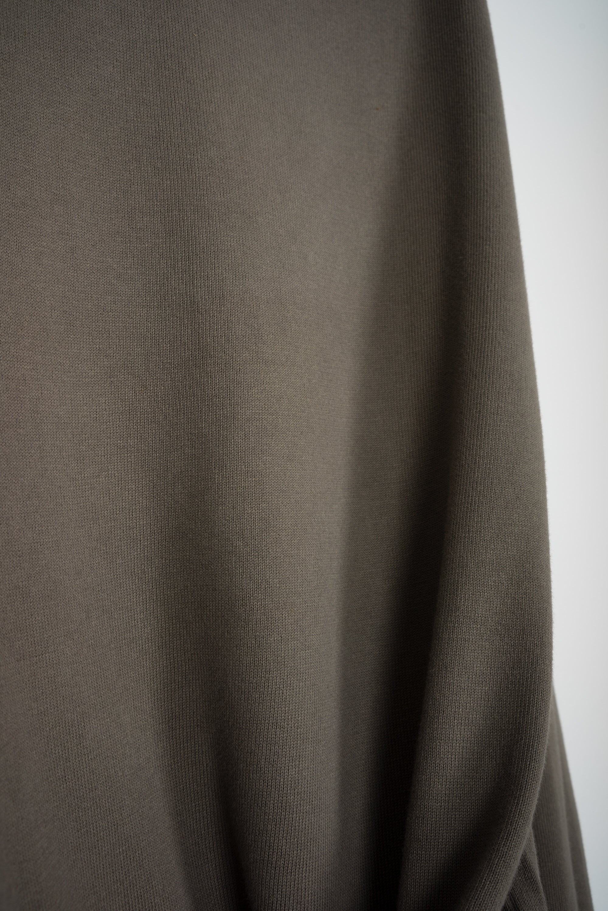 2005 S/S V-NECK SWEATER WITH ARTIFICIAL MOTH DAMAGE DETAIL