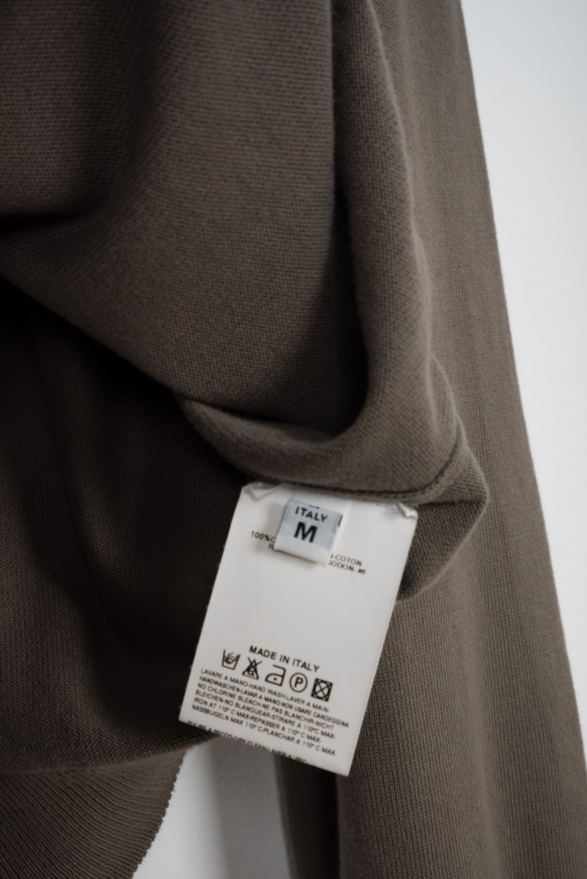 2005 S/S V-NECK SWEATER WITH ARTIFICIAL MOTH DAMAGE DETAIL