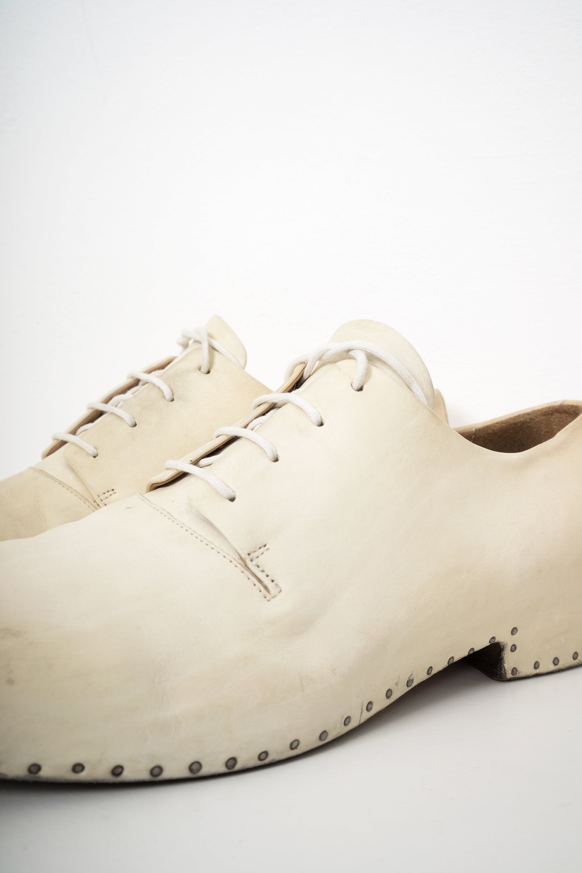 2011 S/S LEATHER DERBIES "CLOUTÉES"