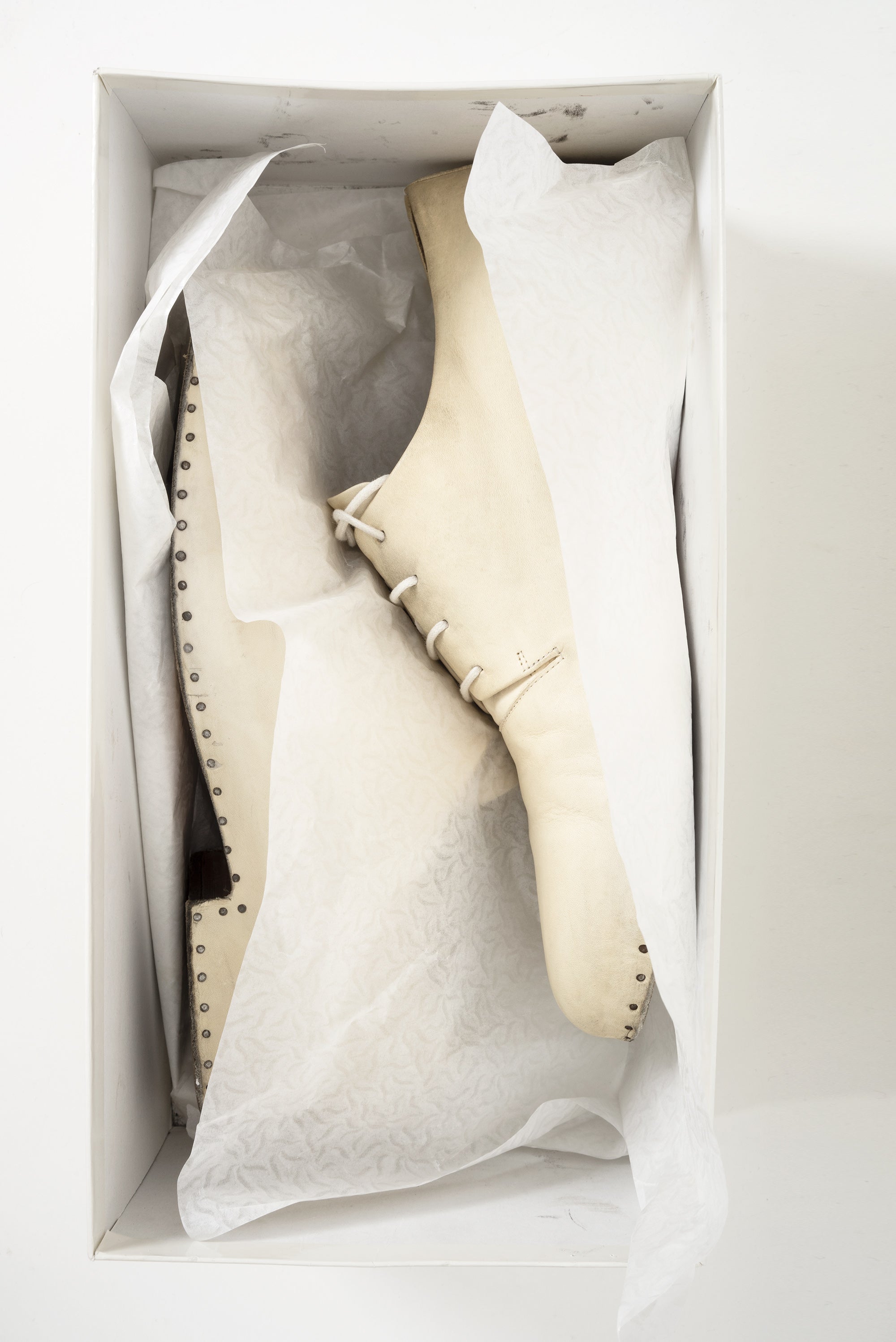 2011 S/S LEATHER DERBIES "CLOUTÉES"