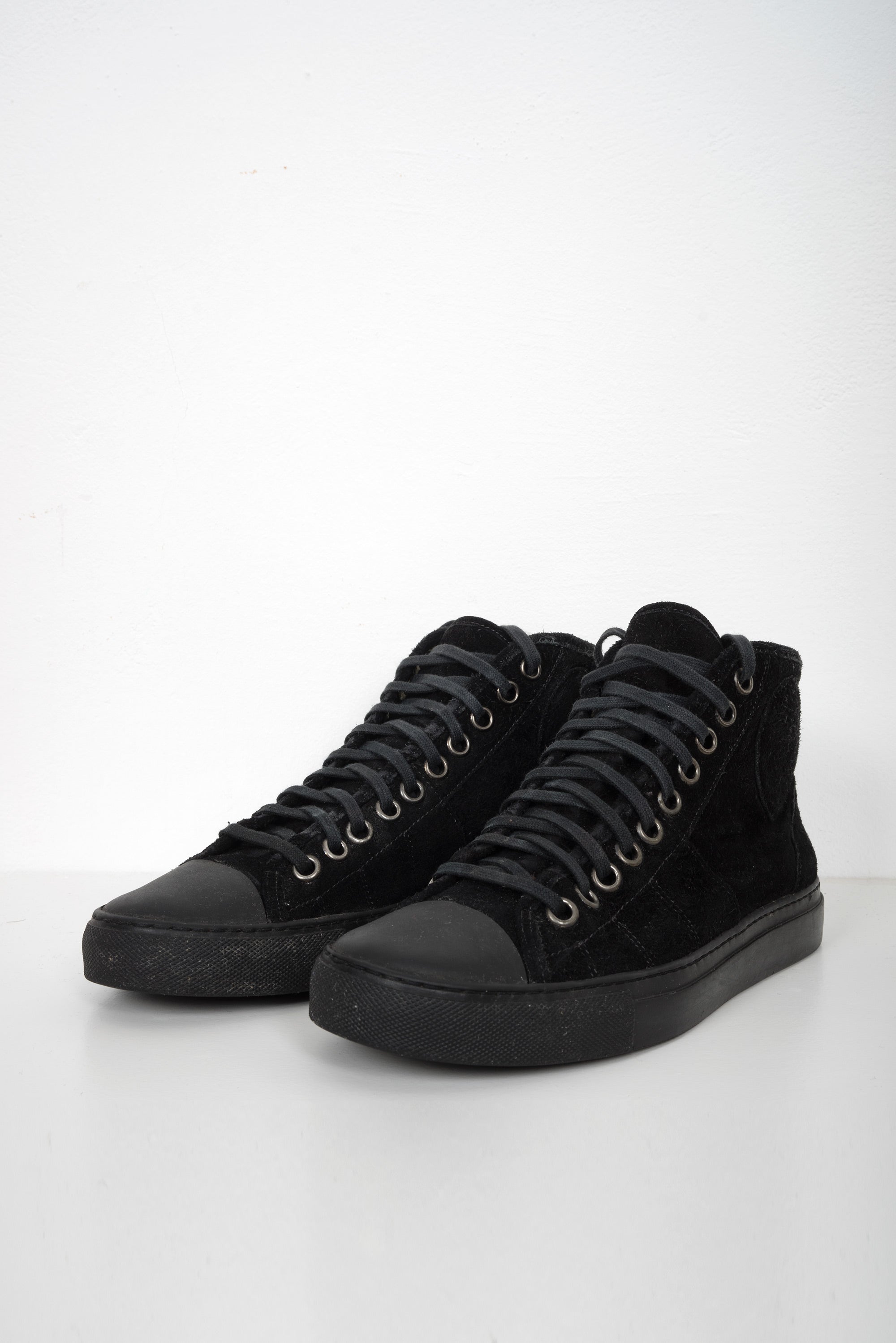 2006 A/W BLACK HIGH-TOP TRAINERS IN SUEDE