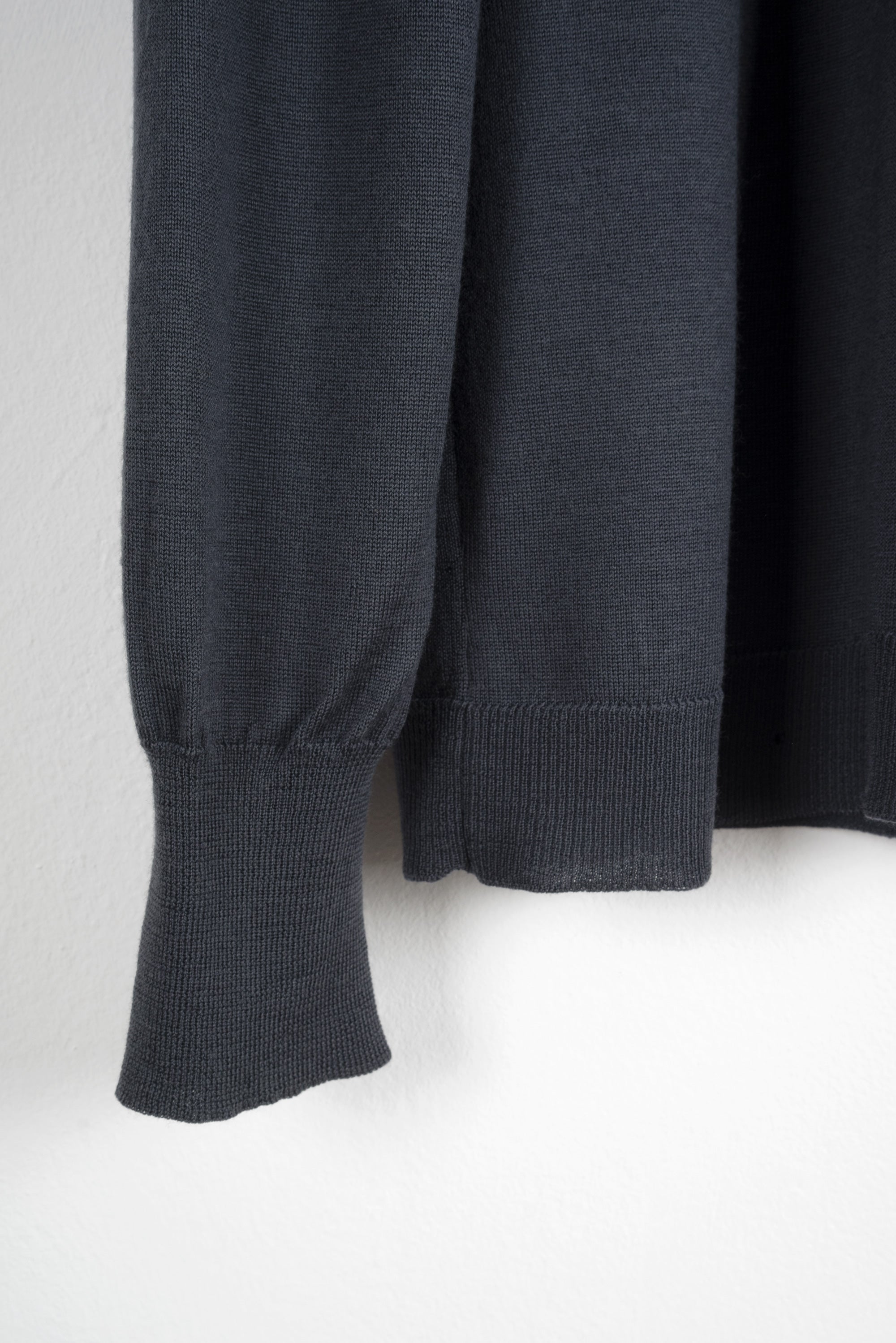 2005 A/W GRAY CREWNECK SWEATER IN FINEST WOOL