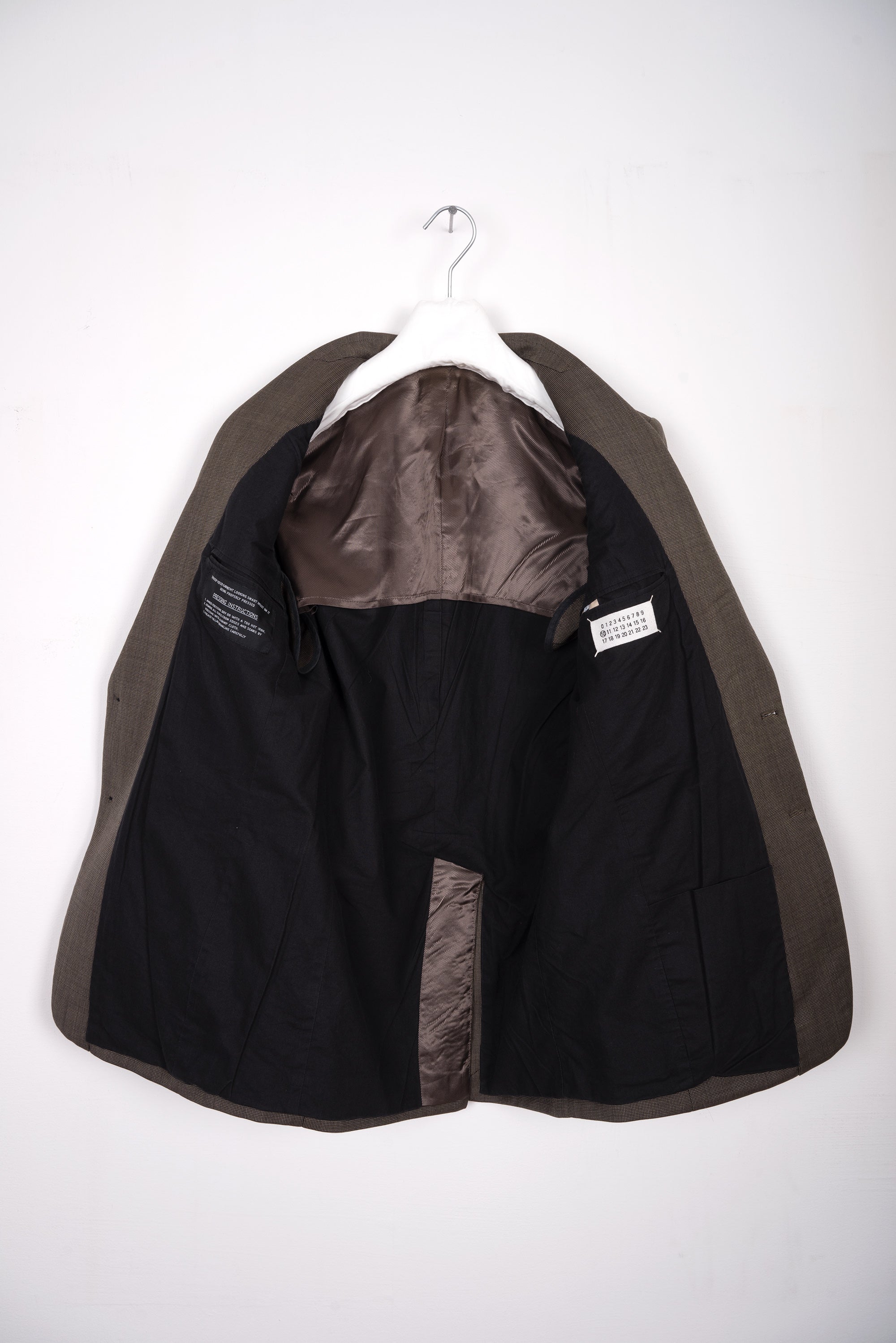 2002 A/W TAILORED ANATOMIC WOOL JACKET WITH NECK CLOSURE