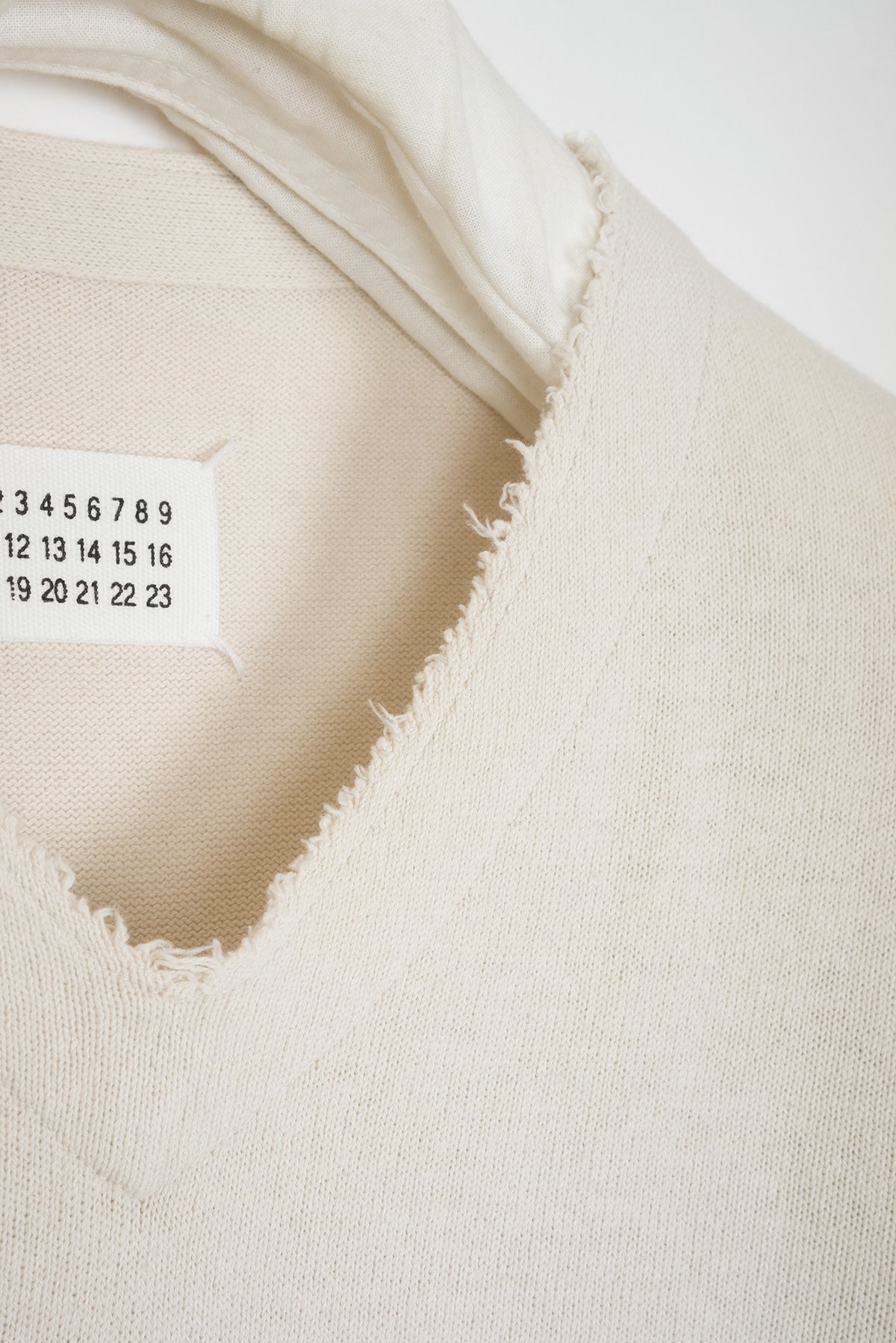 2006 S/S CREAM SWEATER WITH RIPPED NECKLINE DETAIL