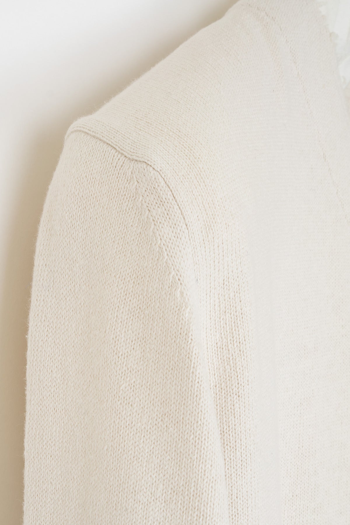 2006 S/S CREAM SWEATER WITH RIPPED NECKLINE DETAIL