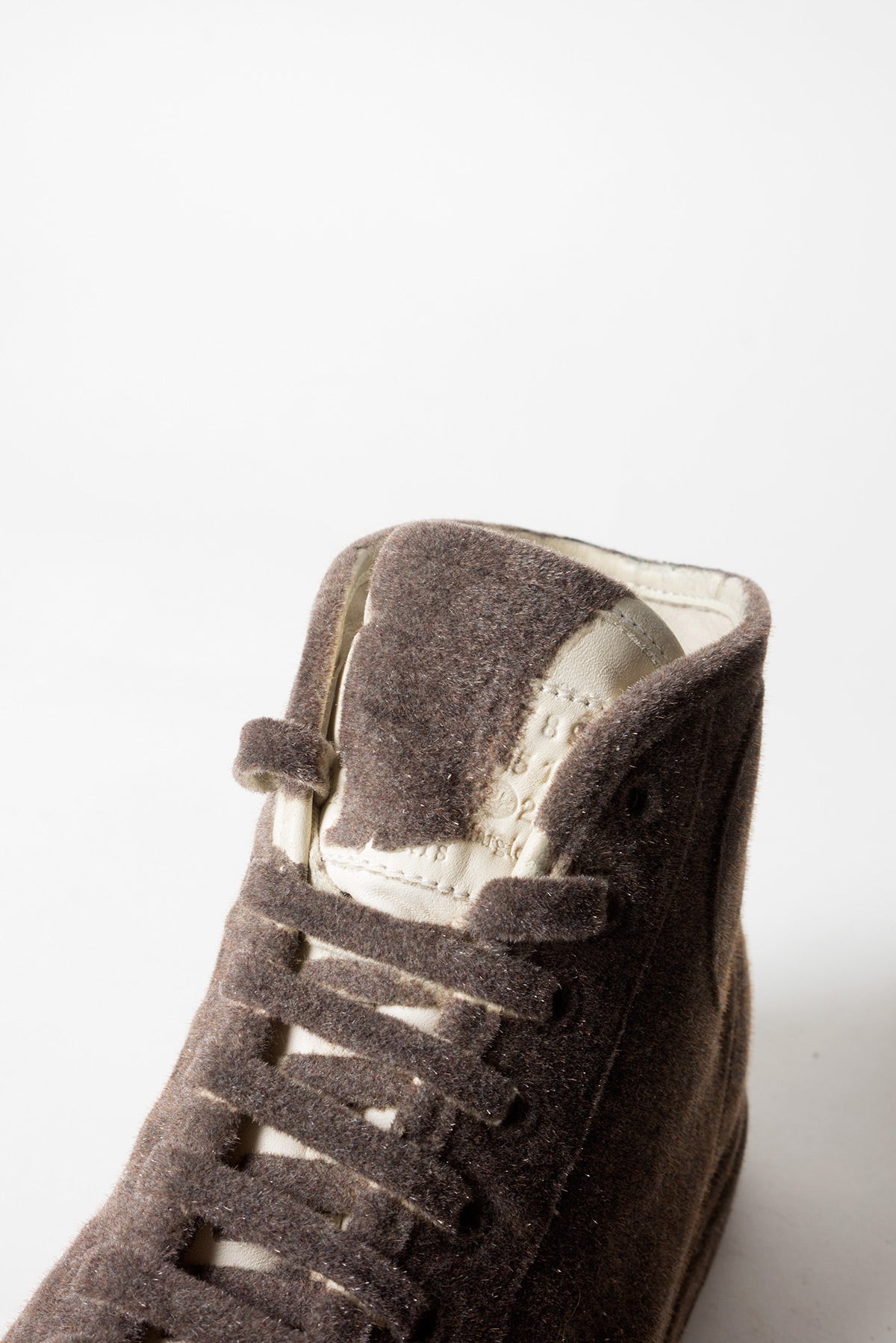 2009 A/W FLOCKED VELVET HIGH-TOP SNEAKER