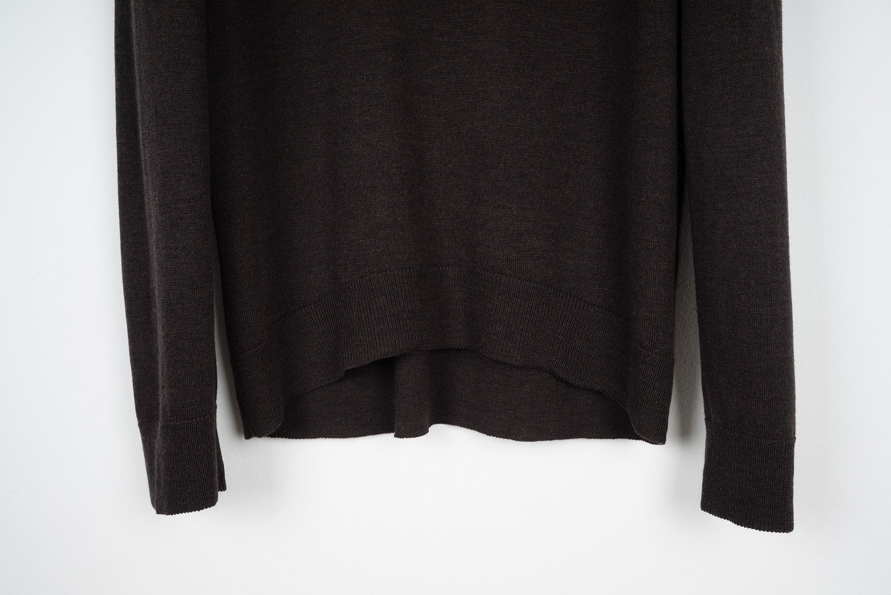 2004 A/W ANATOMIC V-NECK SWEATER WITH SHOULDER SEAM DETAIL