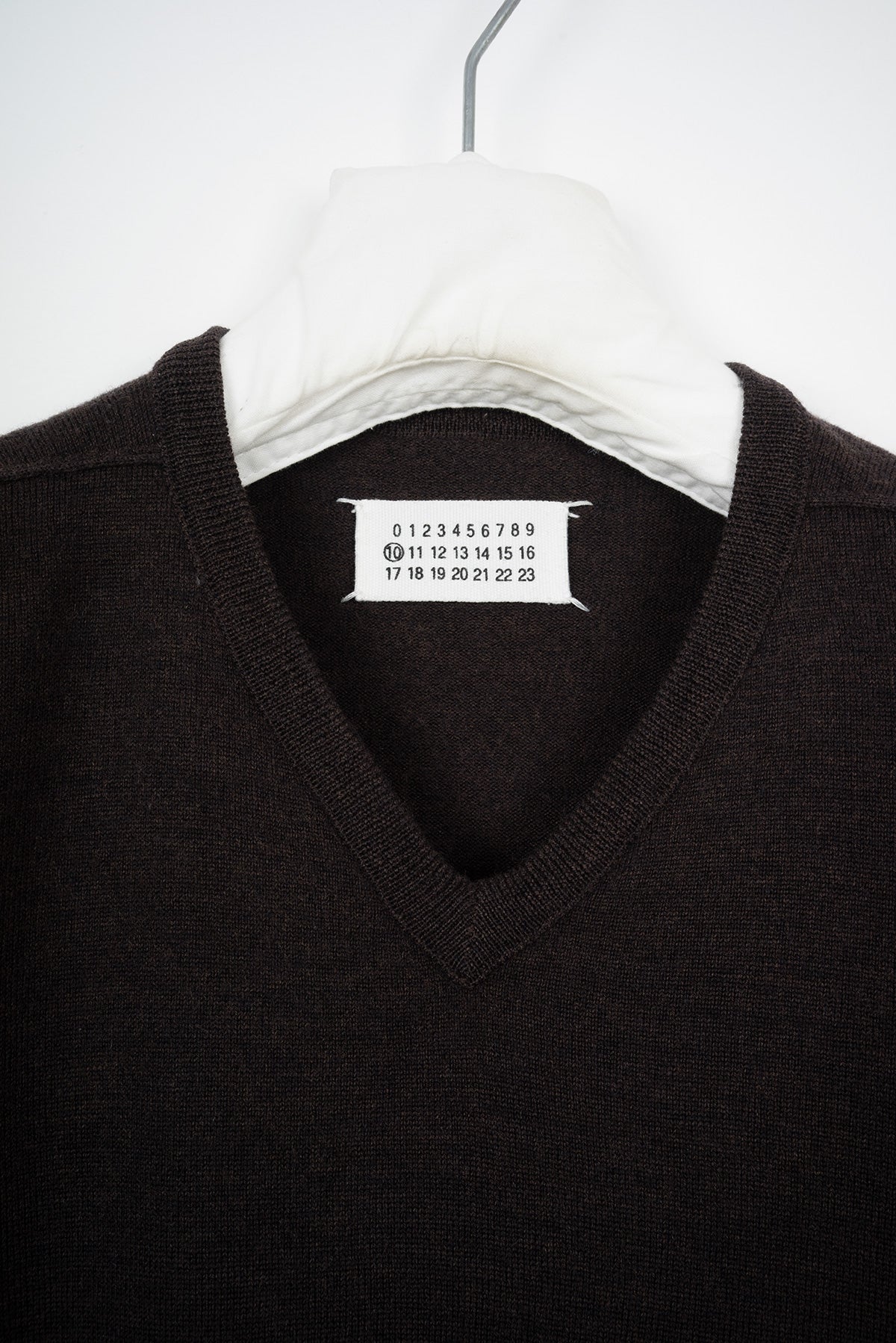 2004 A/W ANATOMIC V-NECK SWEATER WITH SHOULDER SEAM DETAIL
