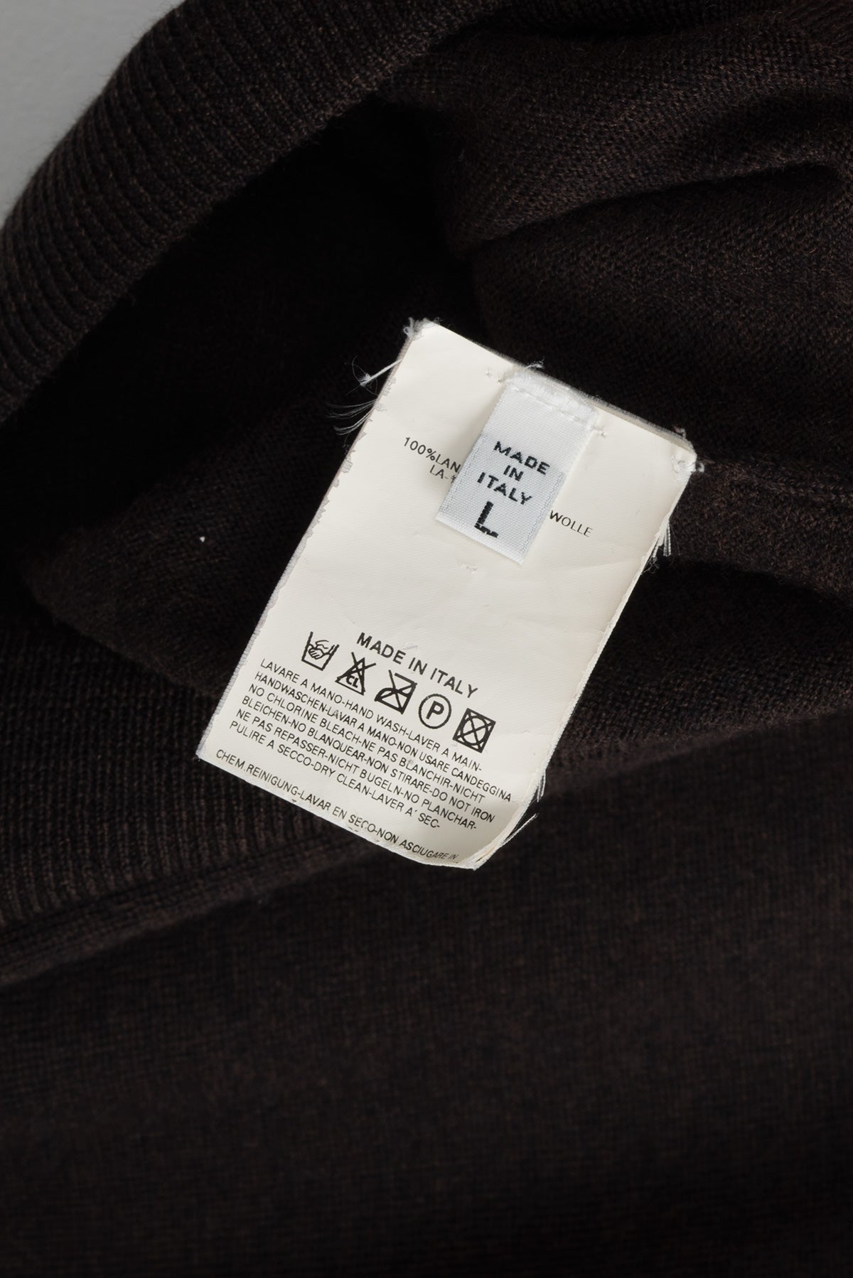 2004 A/W ANATOMIC V-NECK SWEATER WITH SHOULDER SEAM DETAIL