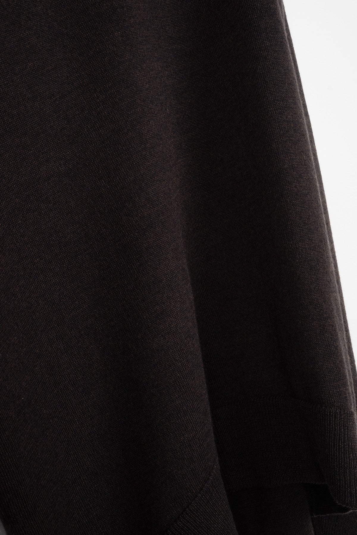 2004 A/W ANATOMIC V-NECK SWEATER WITH SHOULDER SEAM DETAIL