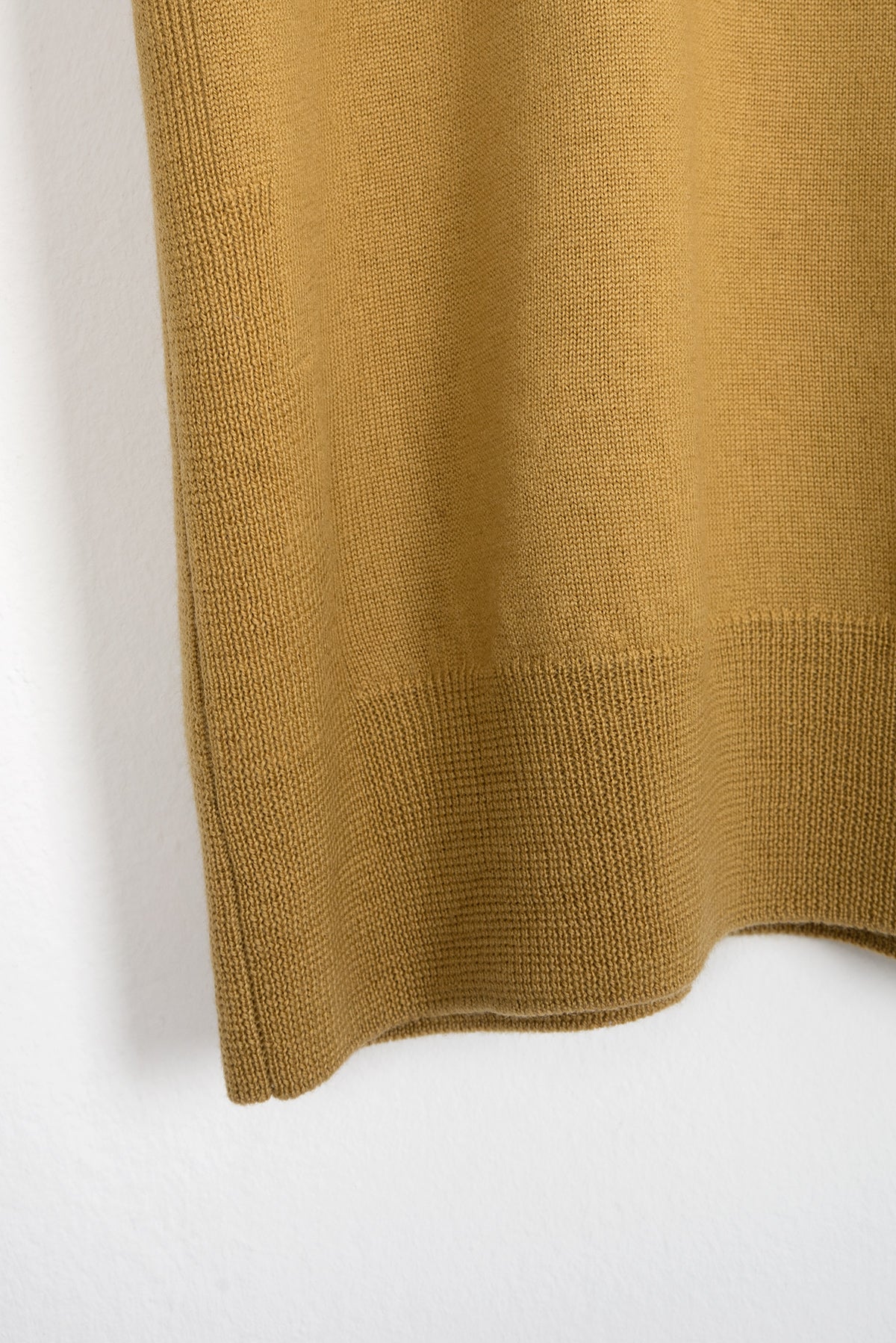 2008 A/W CREWNECK SWEATER WITH RIBBING DETAILS IN FINEST WOOL