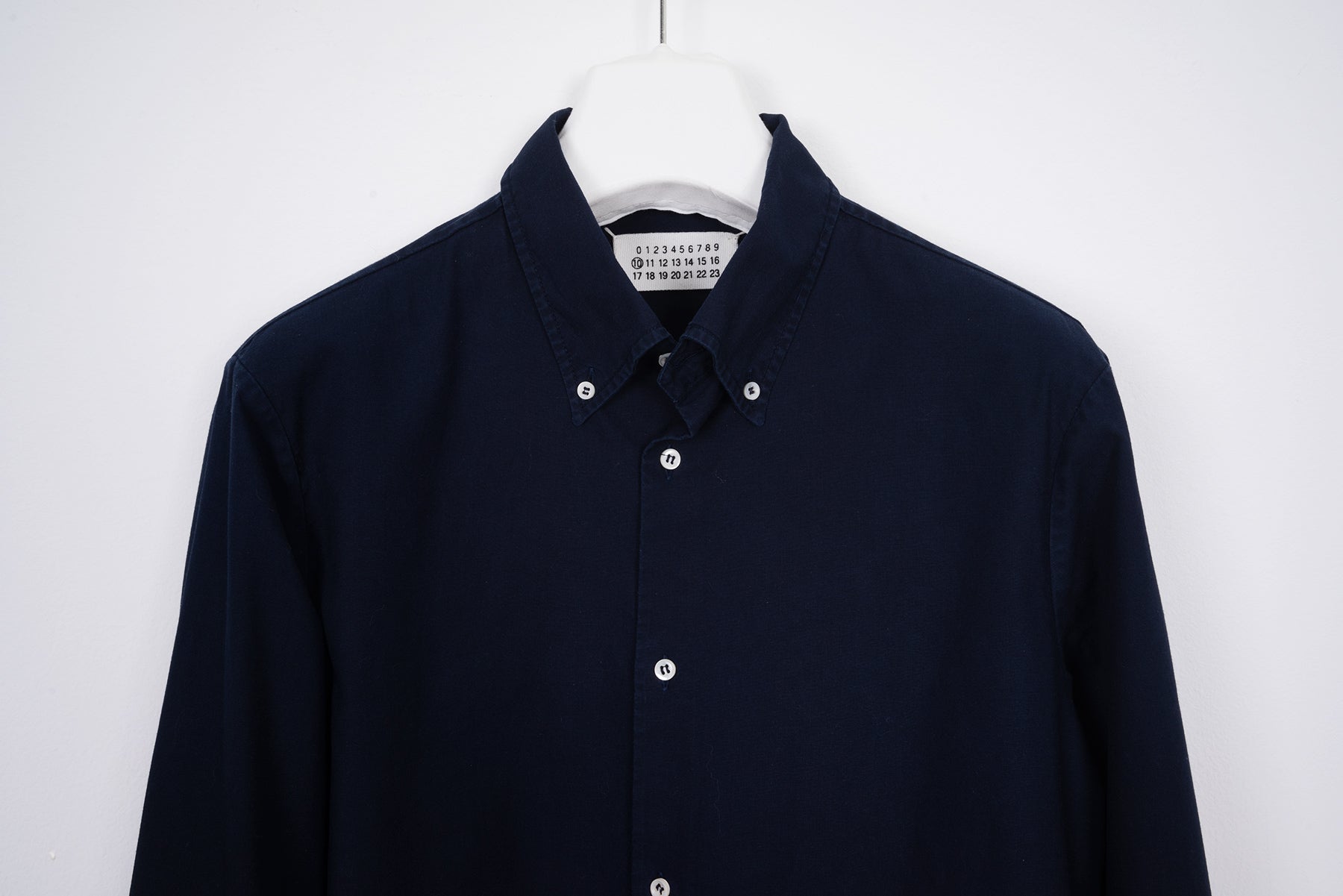 2004 S/S BUTTON-DOWN COLLAR CLASSIC SHIRT IN NAVY BLUE