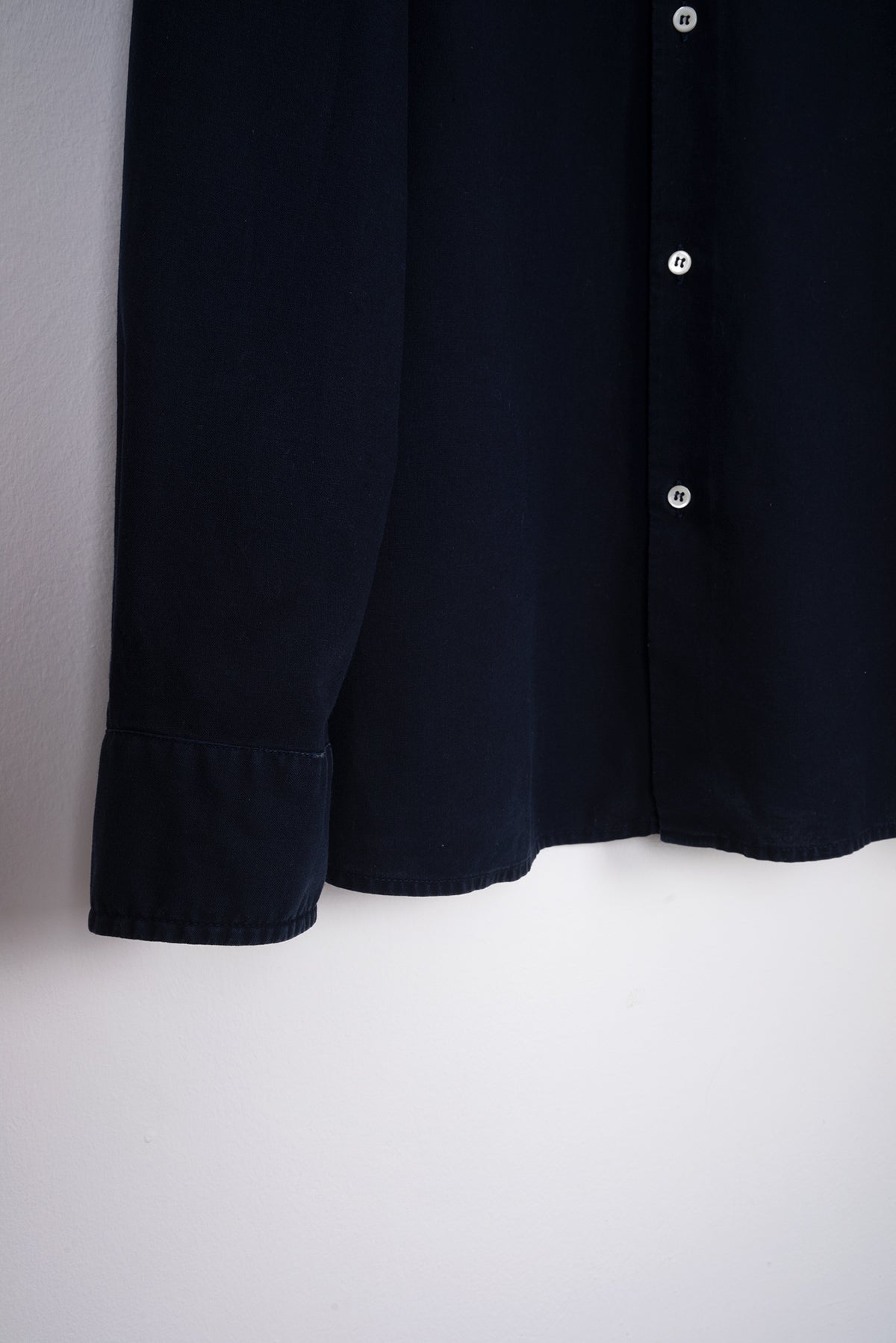 2004 S/S BUTTON-DOWN COLLAR CLASSIC SHIRT IN NAVY BLUE