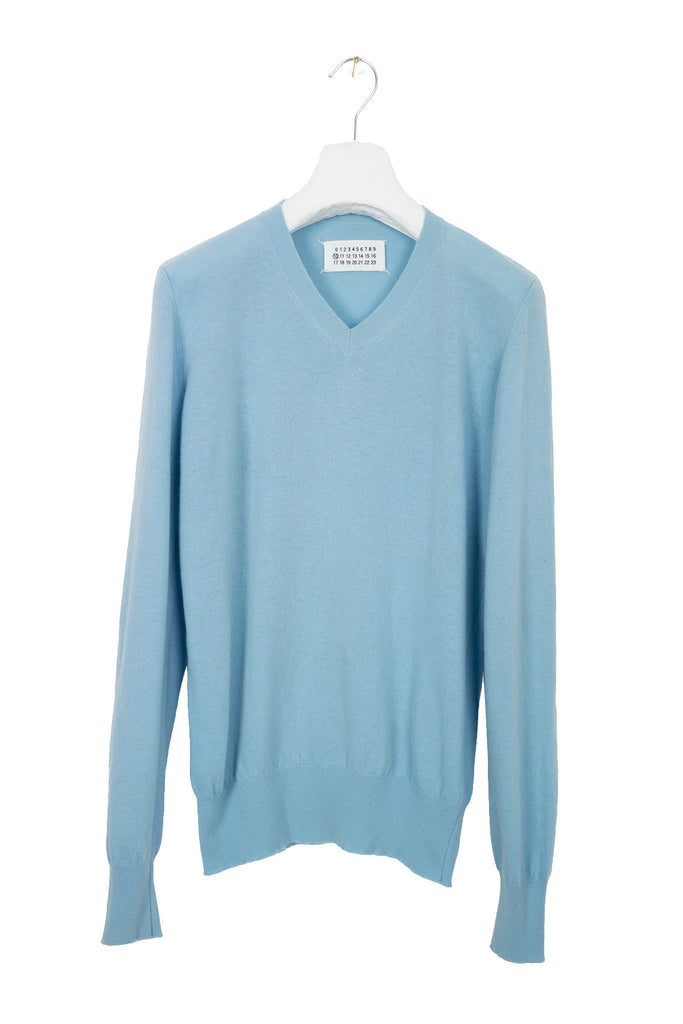 2002 A/W WIDE RIBBING V-NECK SWEATER IN IRIDESCENT LIGHT BLUE BY MISS DEANNA