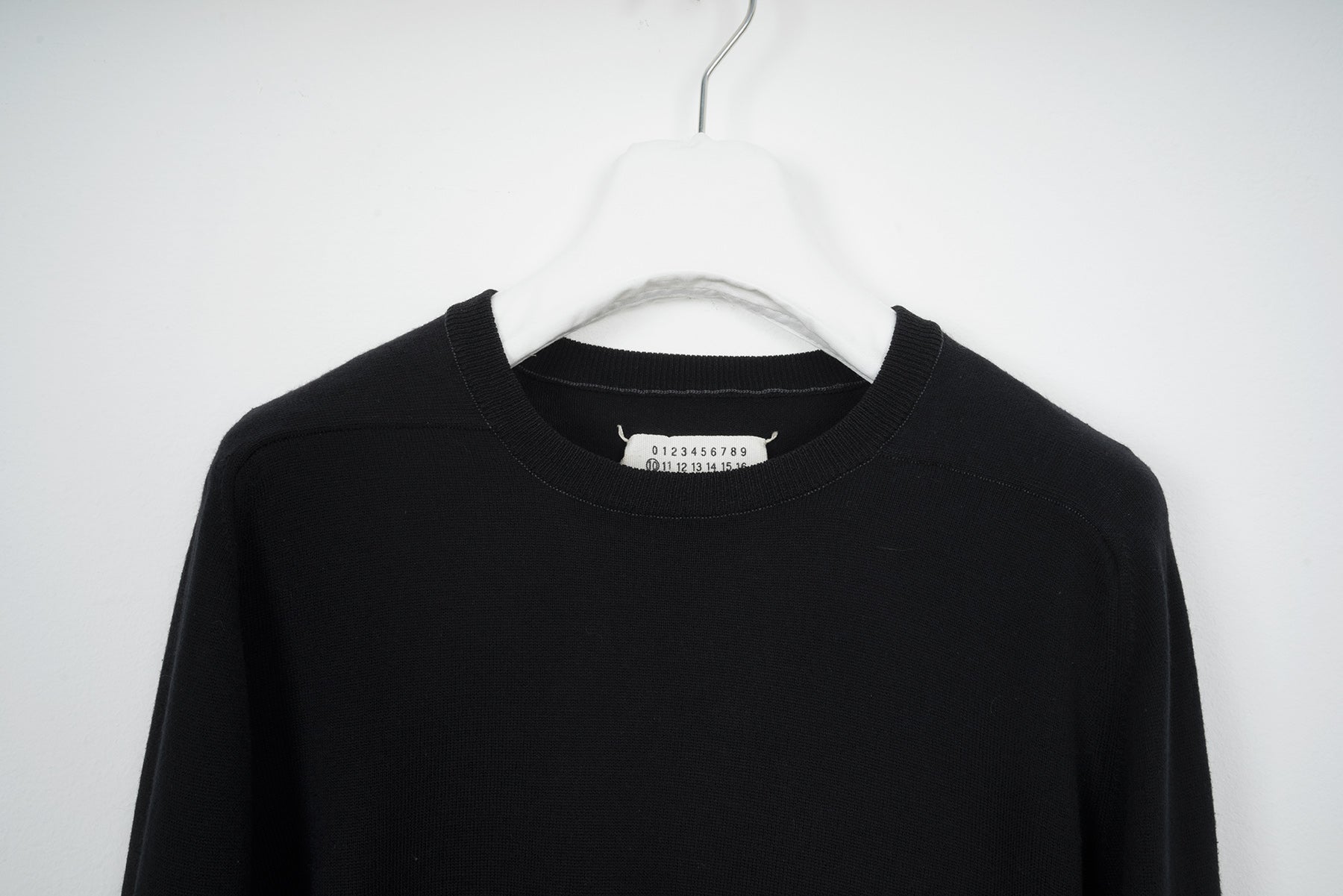 2001 A/W HAMMER SLEEVE CREWNECK WITH HAND-STITCHED SEAMS BY MISS DEANNA