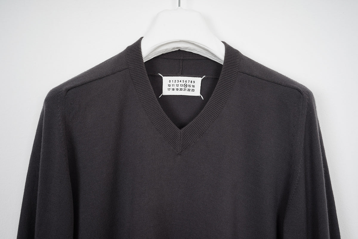 2009 S/S HAMMER-SLEEVE V-NECK WITH ELBOW PATCH IN FINEST COTTON