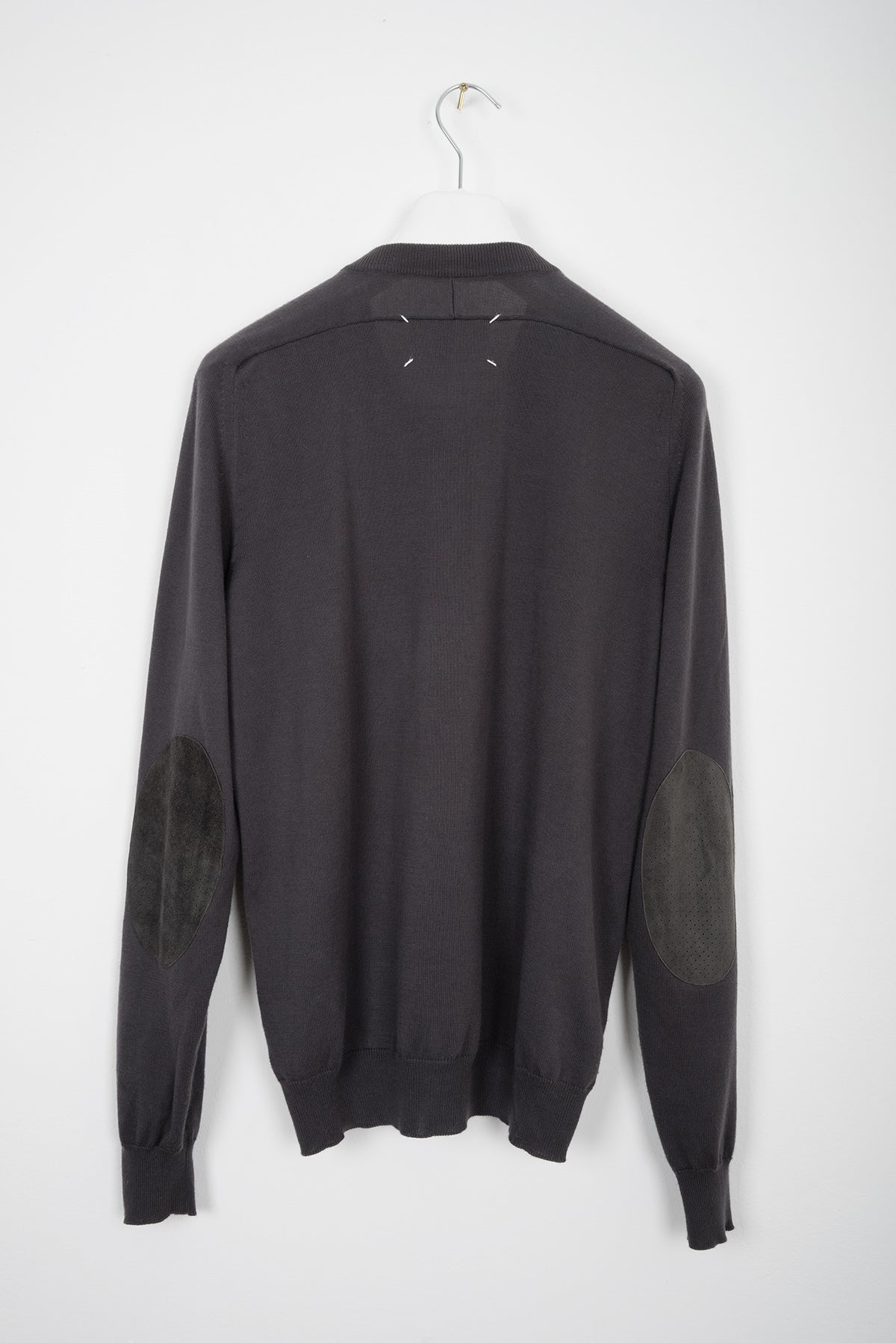 2009 S/S HAMMER-SLEEVE V-NECK WITH ELBOW PATCH IN FINEST COTTON