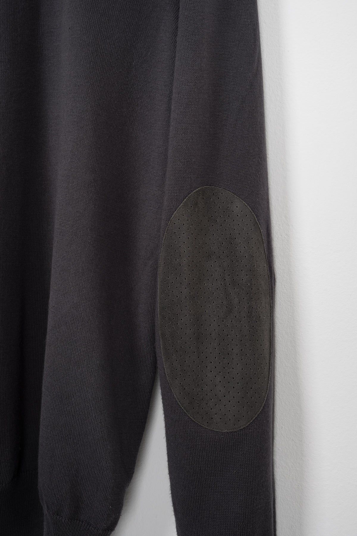 2009 S/S HAMMER-SLEEVE V-NECK WITH ELBOW PATCH IN FINEST COTTON